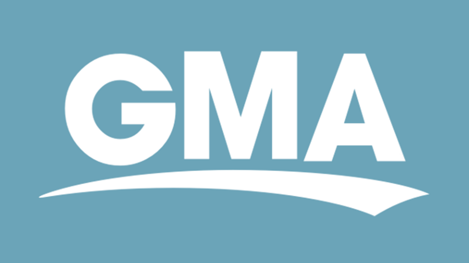 Good Morning America GMA white logo on SafeUT blue External link: (https://www.goodmorningamerica.com/wellness/story/mom-bullying-led-daughters-suicide-now-shes-save-103192541)